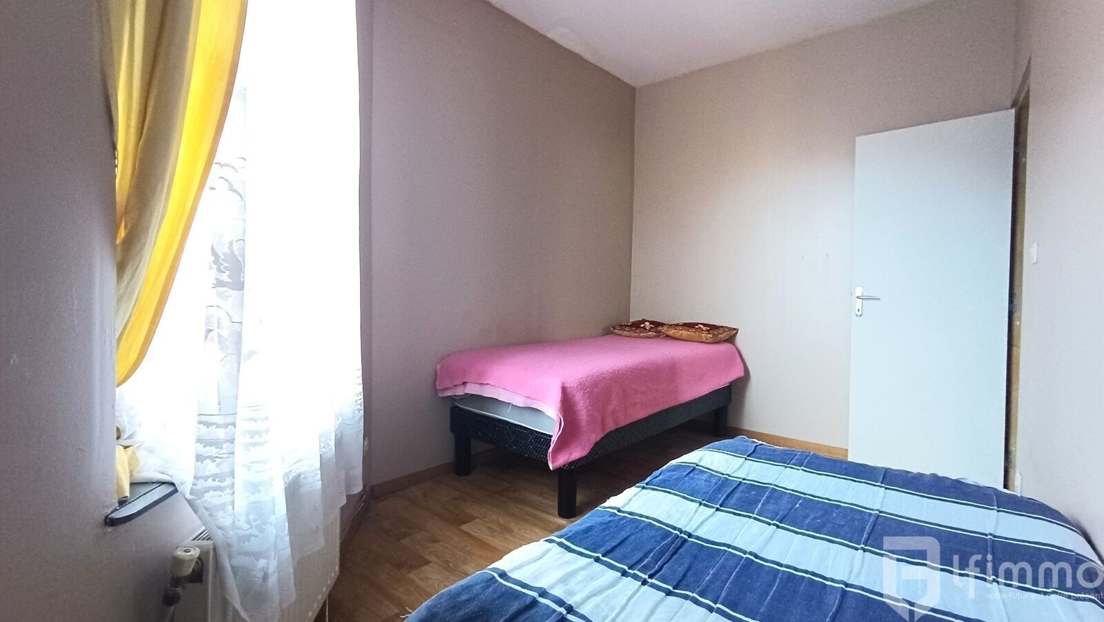 Maison semi mitoyenne  - 9d609fd3-9473-4f85-a1f0-c073f5e94b54