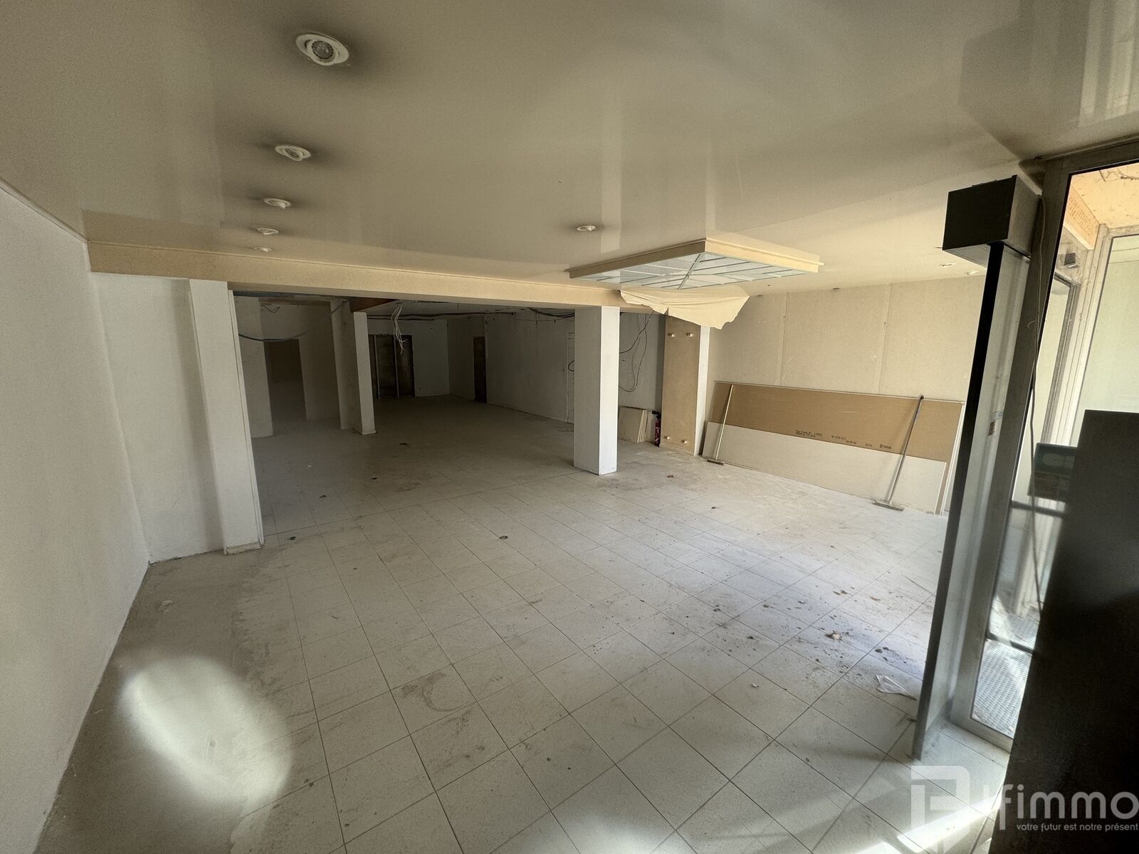 Local professionnel ou commercial à Port Saint Louis du Rhône - Img 1643