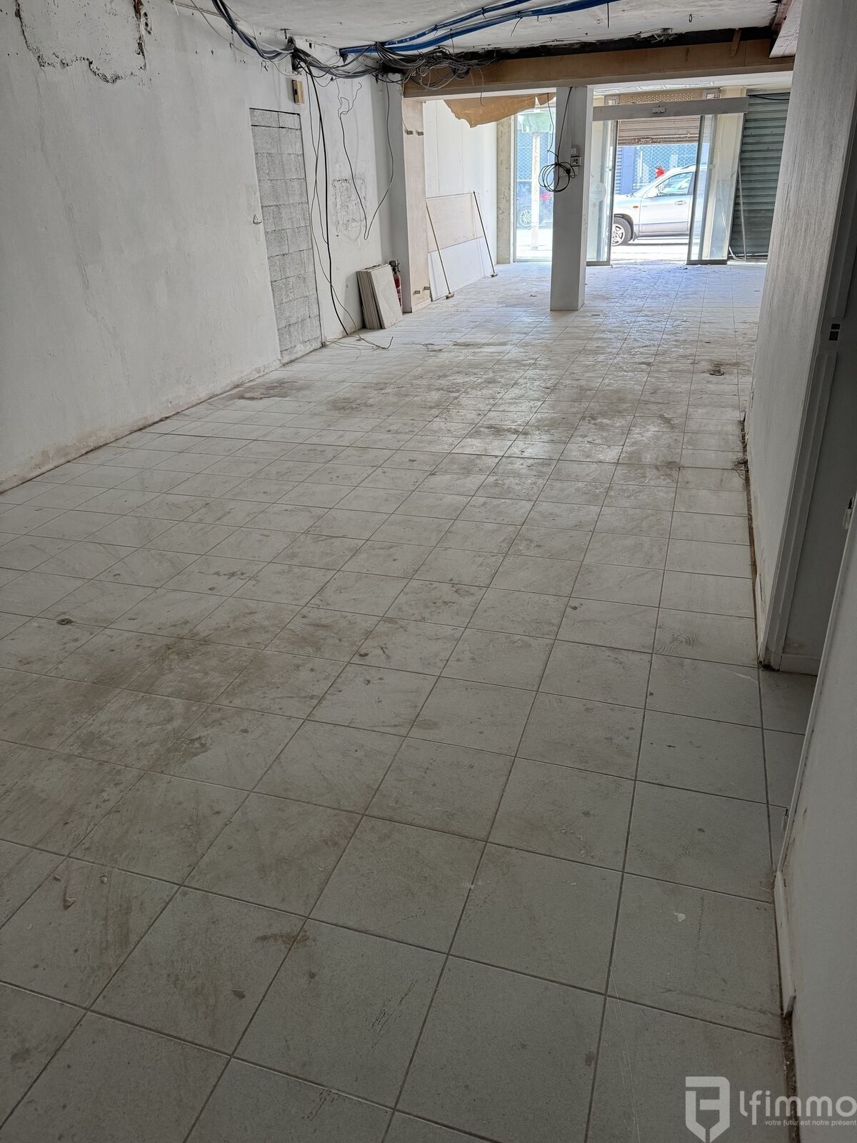 Local professionnel ou commercial à Port Saint Louis du Rhône - Img 1645