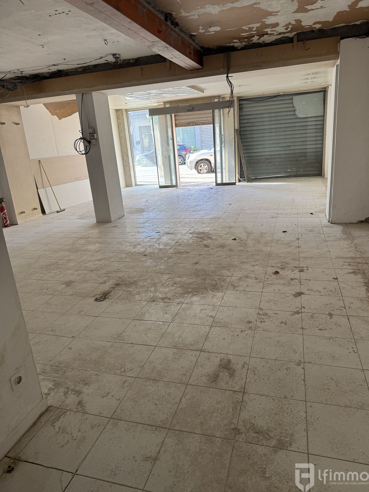 Local professionnel ou commercial à Port Saint Louis du Rhône - Img 1646