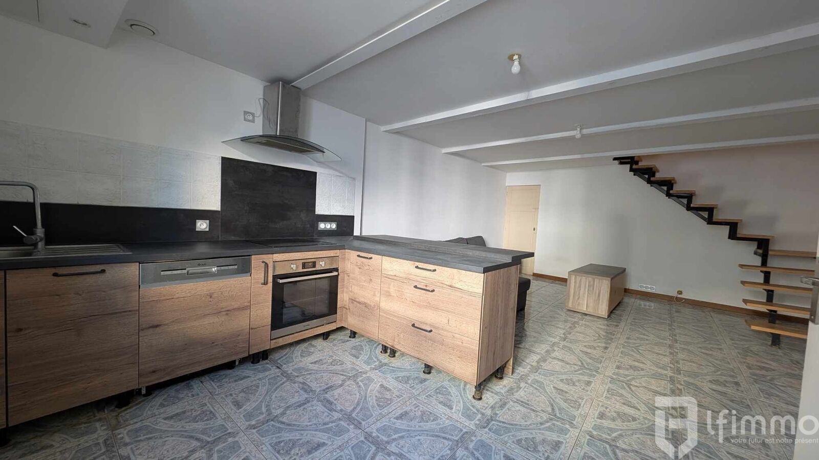 À Vendre : Charmante Maison de Village avec garage - 473345058 1131838158634853 6621274375116850071 n