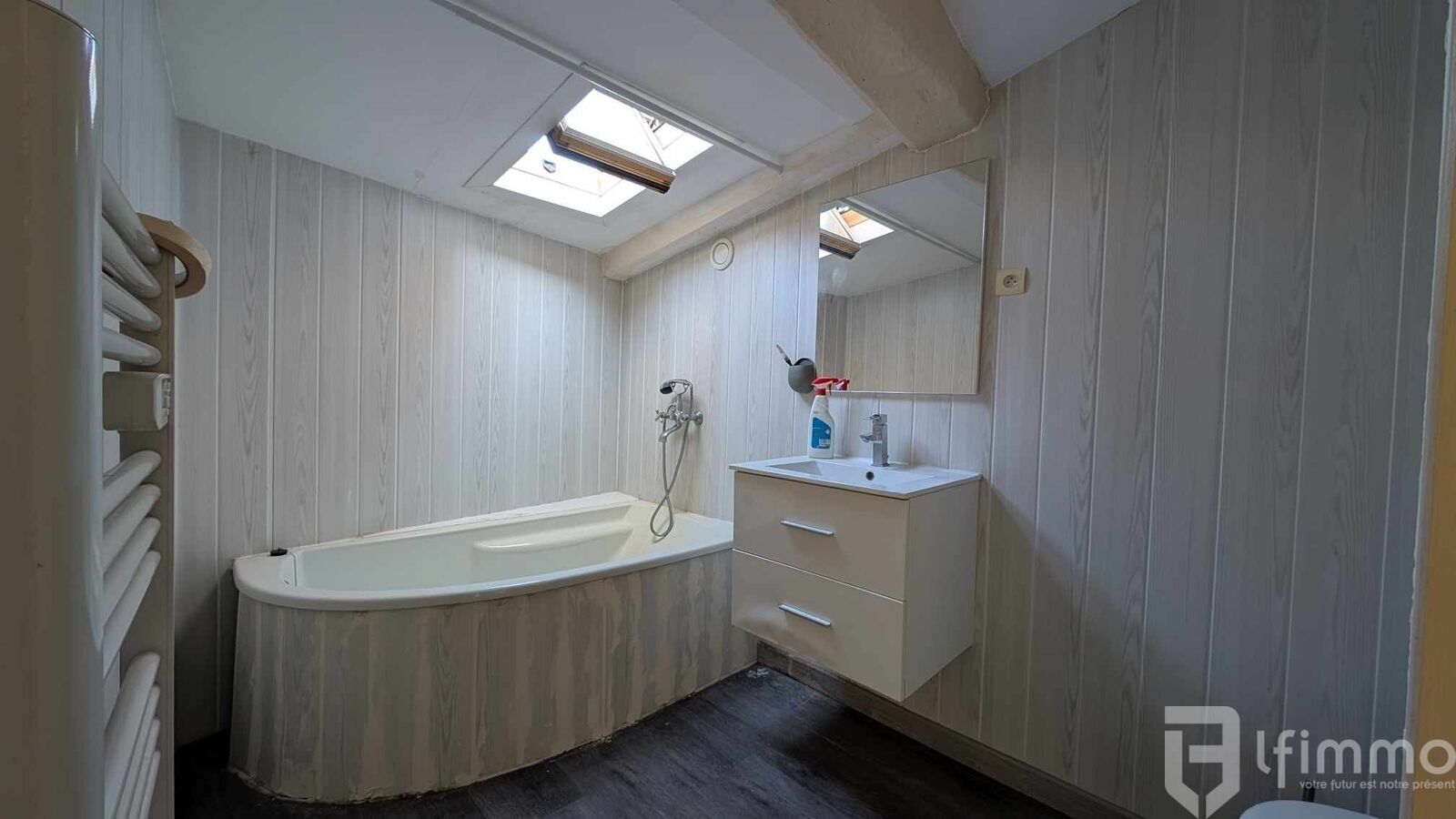 À Vendre : Charmante Maison de Village avec garage - 474652876 1333353784330054 7036900970950768673 n