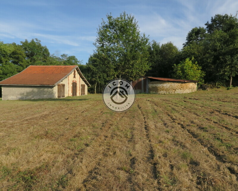 Terrain boisé de 26589 m2 avec dépendance de 120 m2 environ - 2 photo
