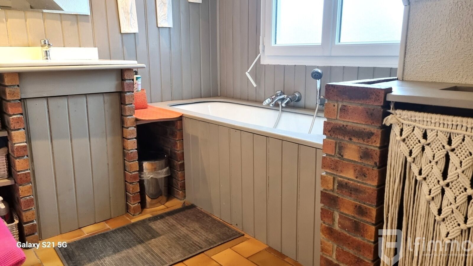 Maison Jumelée à fort potentiel de 96m² avec le garage - Salle de bains avec douche