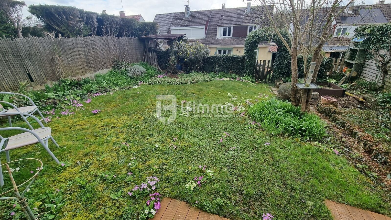 Maison Jumelée à fort potentiel de 96m² avec le garage - 20250324 151323