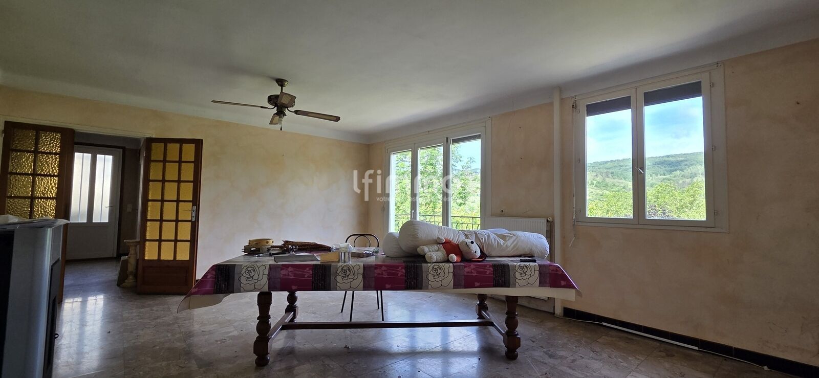 Maison avec extérieur et garage - 20250521 110644