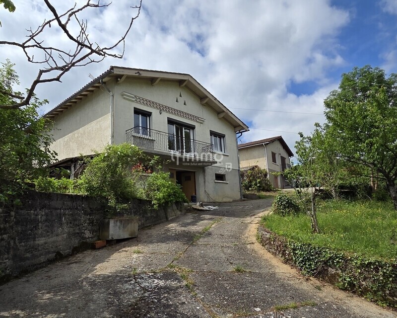 Maison avec extérieur et garage - 20250521 112124