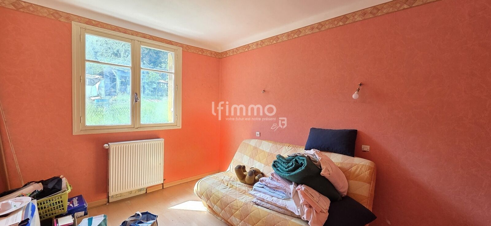 Maison avec extérieur et garage - 20250521 111106