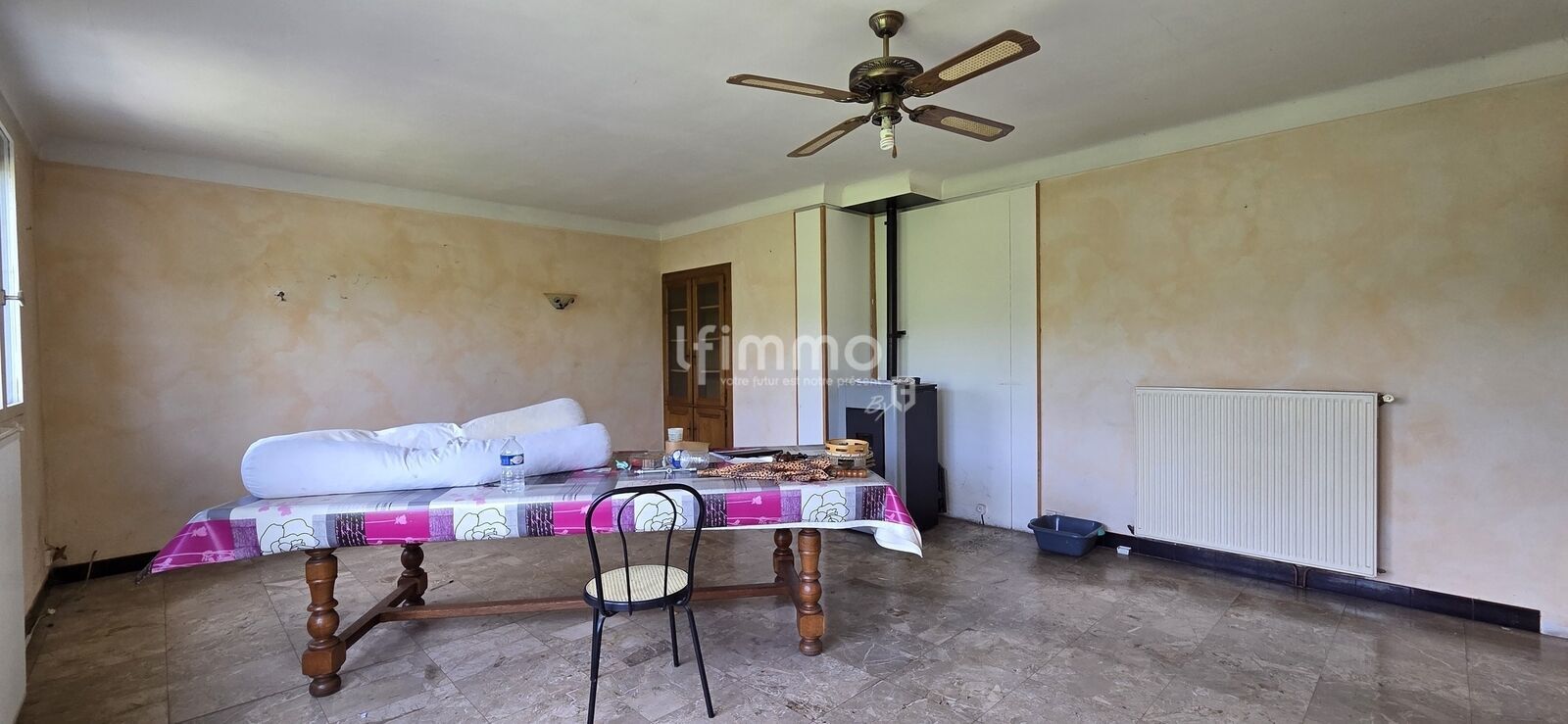 Maison avec extérieur et garage - 20250521 110747