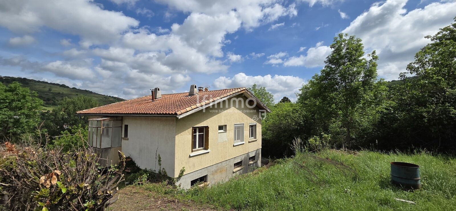 Maison avec extérieur et garage - 20250521 112317