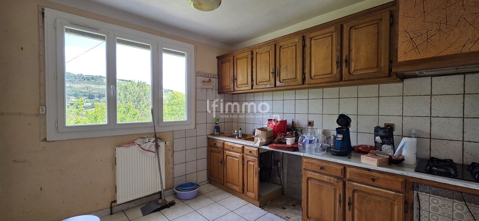 Maison avec extérieur et garage - 20250521 111001