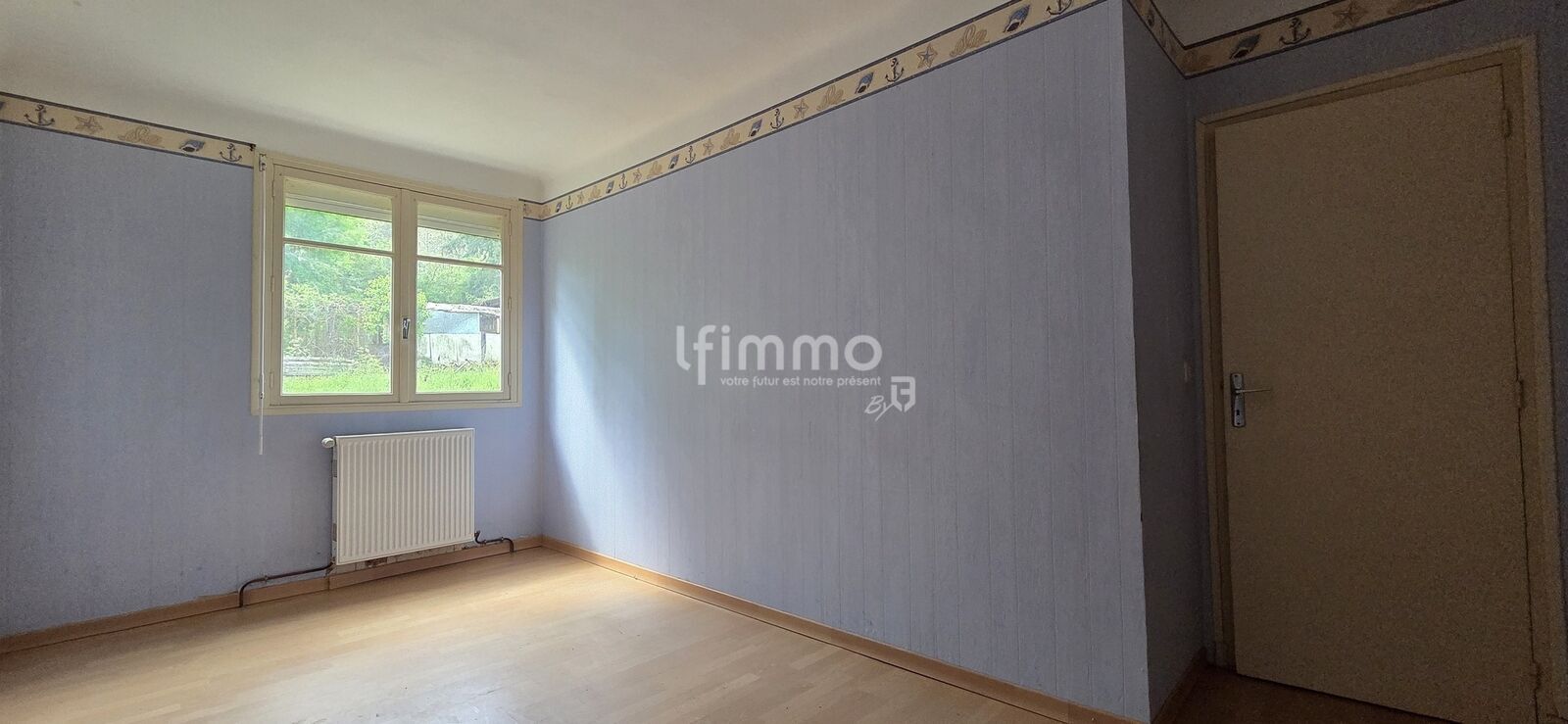 Maison avec extérieur et garage - 20250521 111404