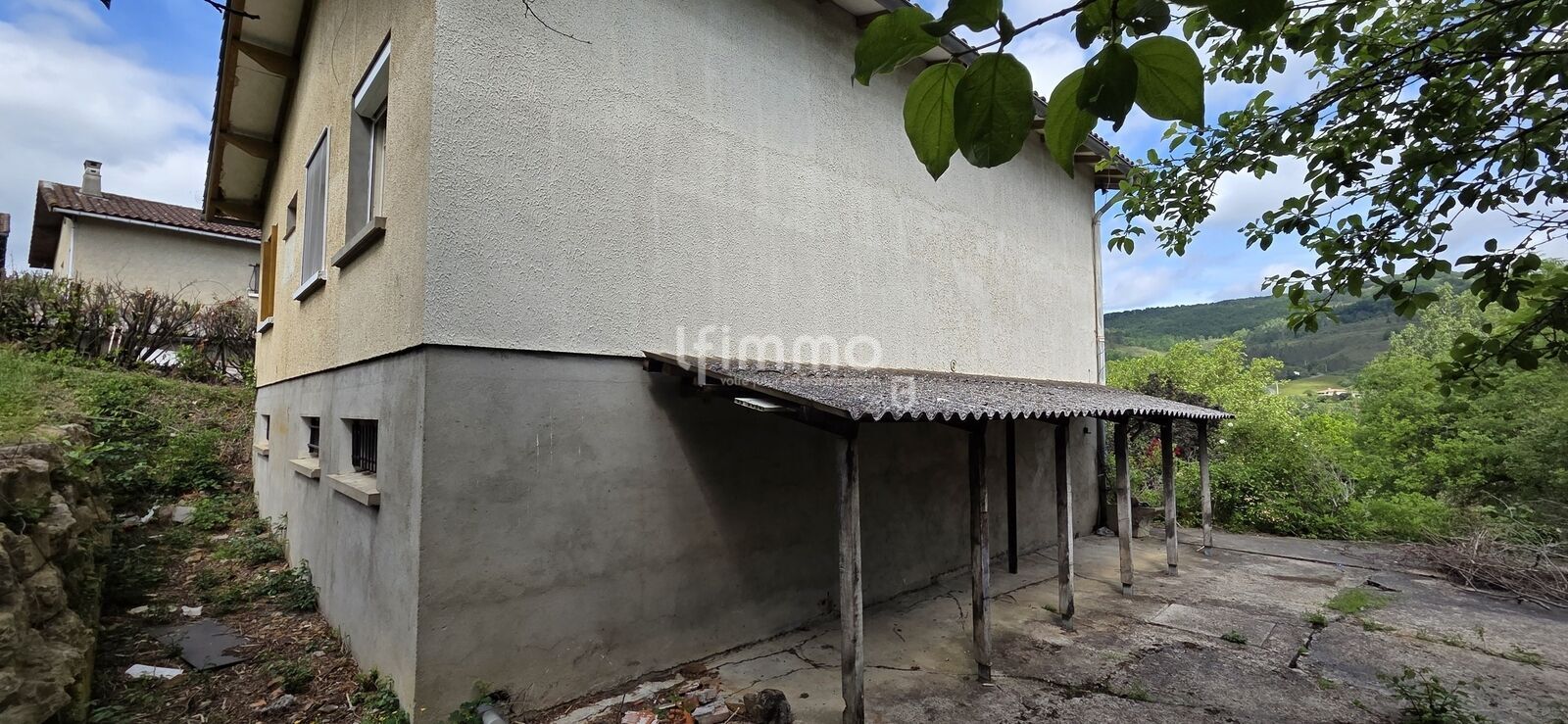 Maison avec extérieur et garage - 20250521 112026