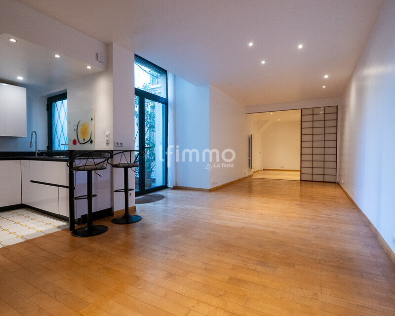 Charmant rez de chaussée sur cour pavée au calme - Rue tiphaine vide-6