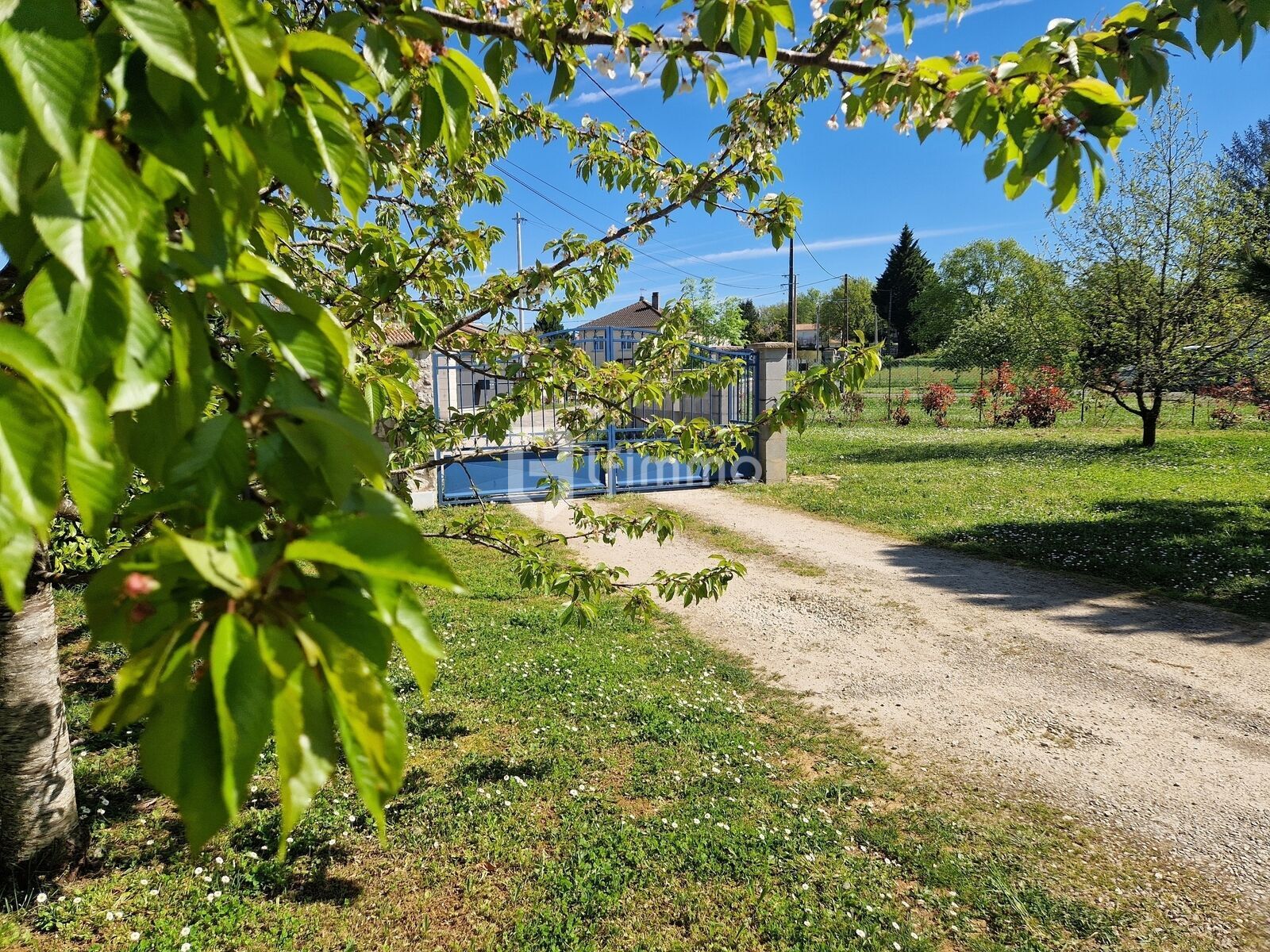 Maison familiale 180 m2 - Exter côté entrée parcelle