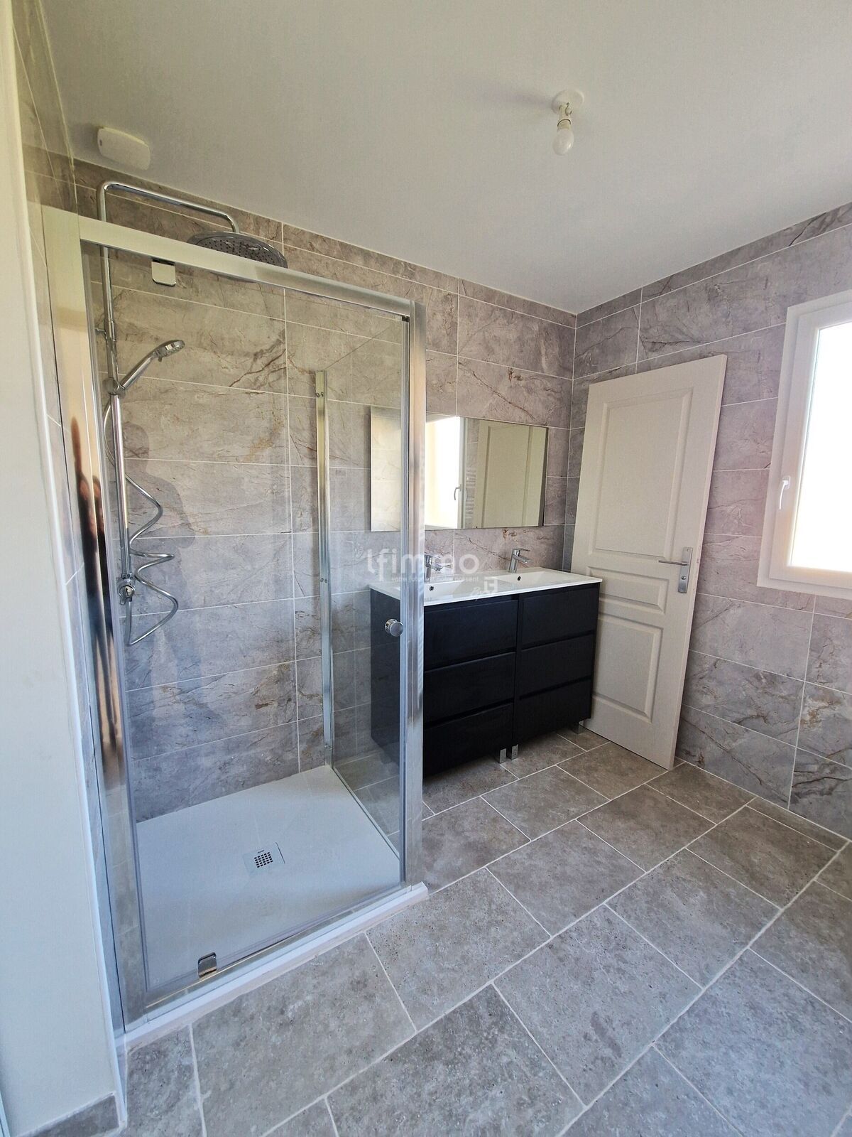 Maison familiale 180 m2 - Salle d eau