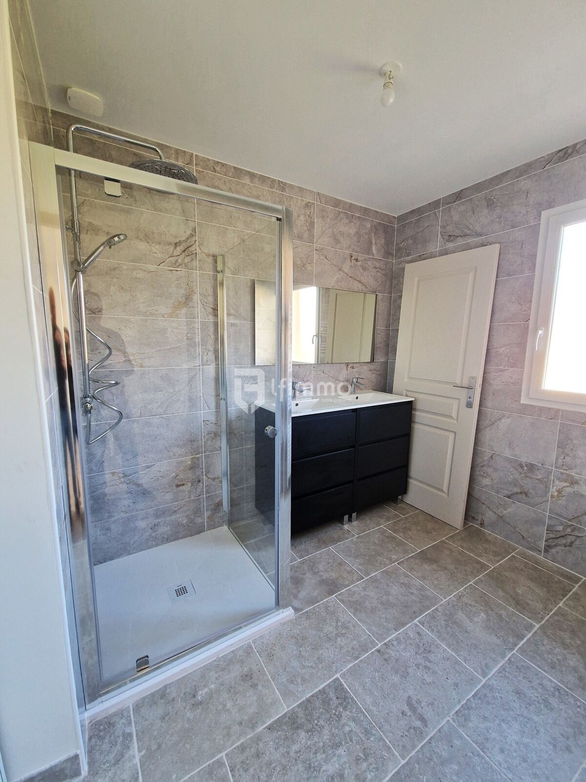 Maison familiale 180 m2 - Salle d eau