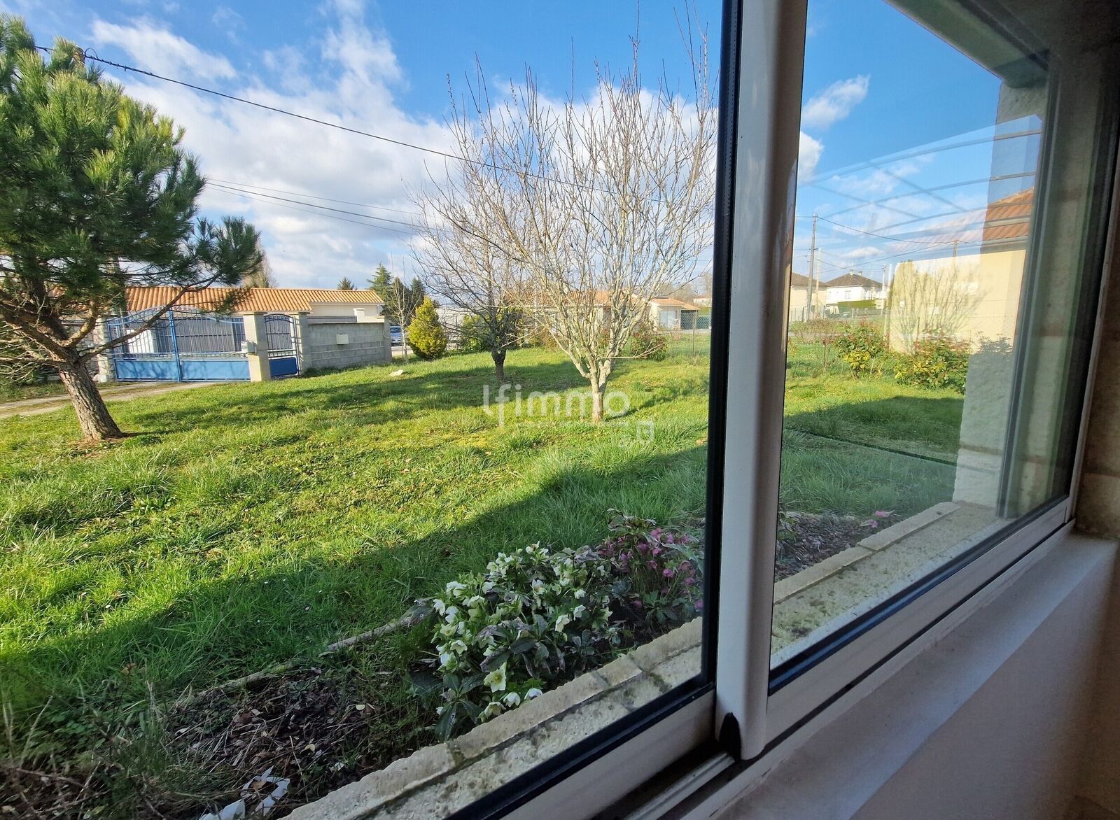 Maison familiale 180 m2 - Jardin côté rue