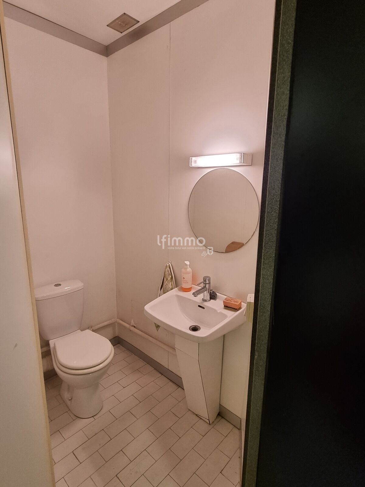 Local bureau 77m2 - Jean Mermoz 13008 - Img 3937