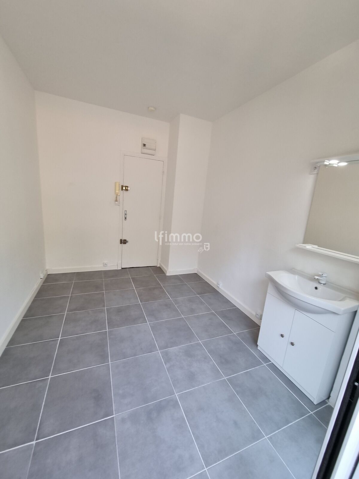 Lot de trois studettes - Super Cadenelle 13008 - Img 3922