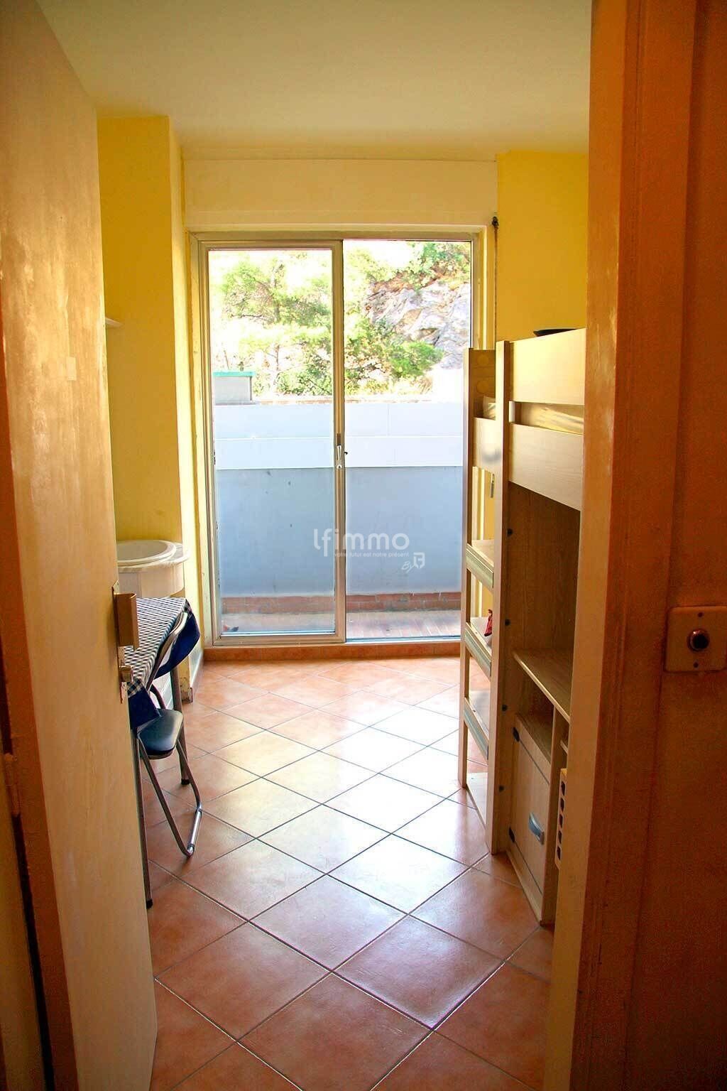 Lot de trois studettes - Super Cadenelle 13008 - Img 3917