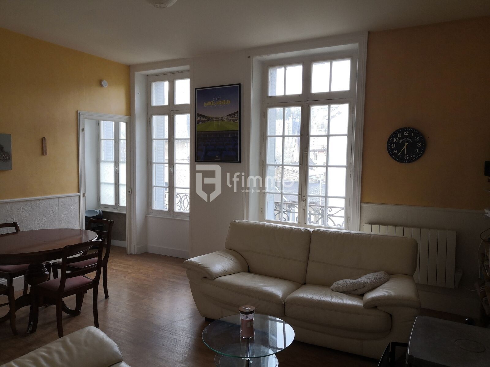 Trop tard ! En route vers son acte authentique ! - Séjour avec petit balcon et cuisine ouverts, très lumineux !