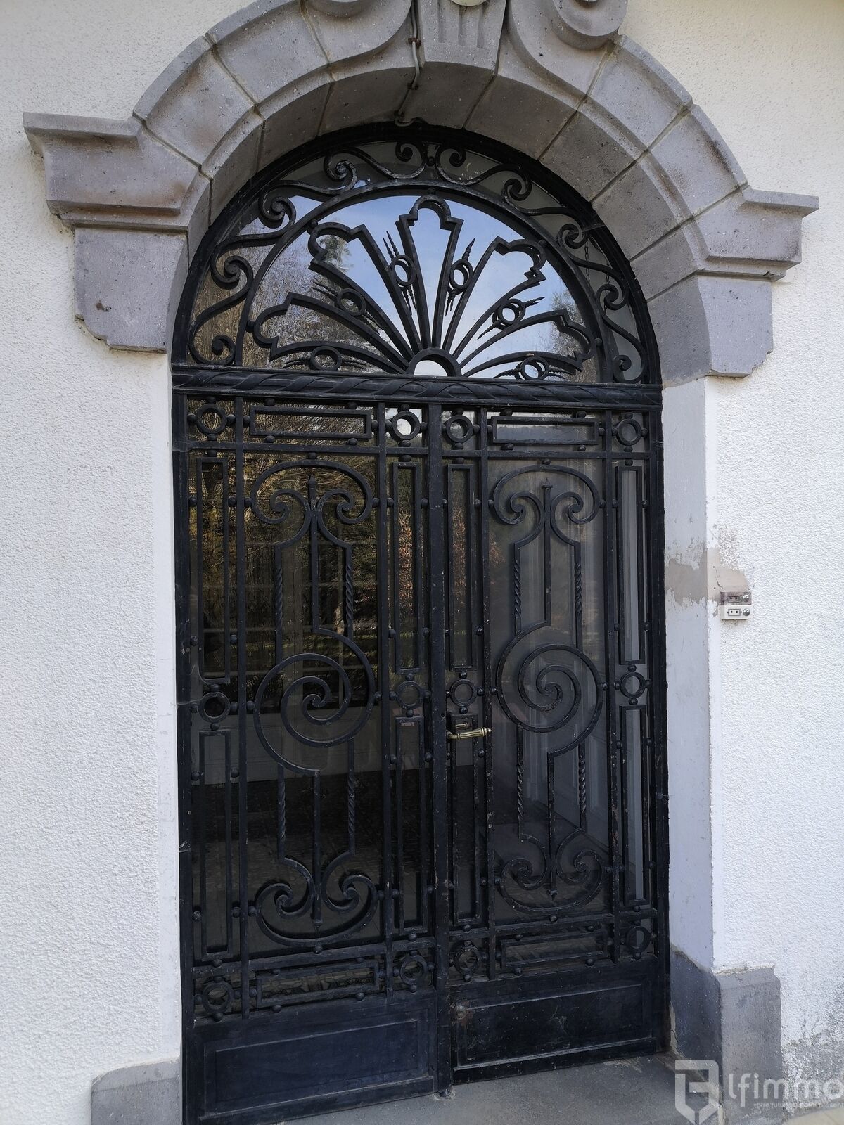 Trop tard ! En route vers son acte authentique ! - Un sas composé de deux portes pour entrée