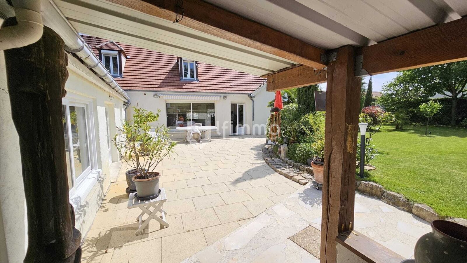 Belle propriété sur parc paysagé avec dépendances - Img-20250307-wa0074