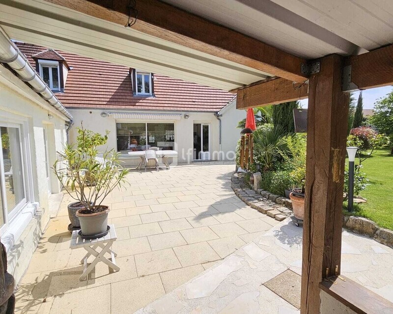 Belle propriété sur parc paysagé avec dépendances - Img-20250307-wa0074