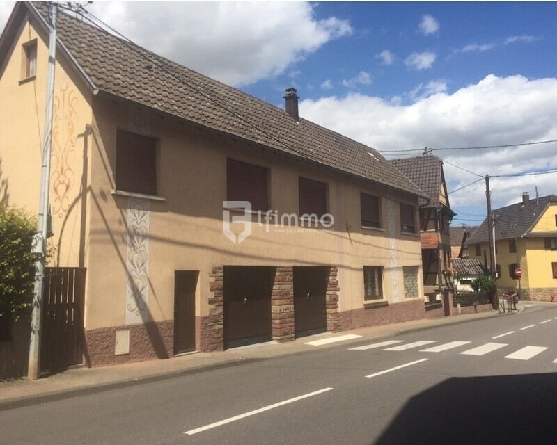 Maison de ville, cour arrière, 2 garages - Photo facade