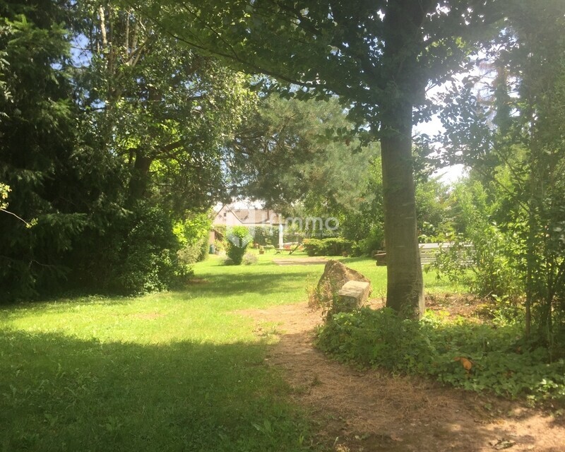 Terrain constructible de 730m² - 64e12278-3946-4994-b31a-7a804576987f