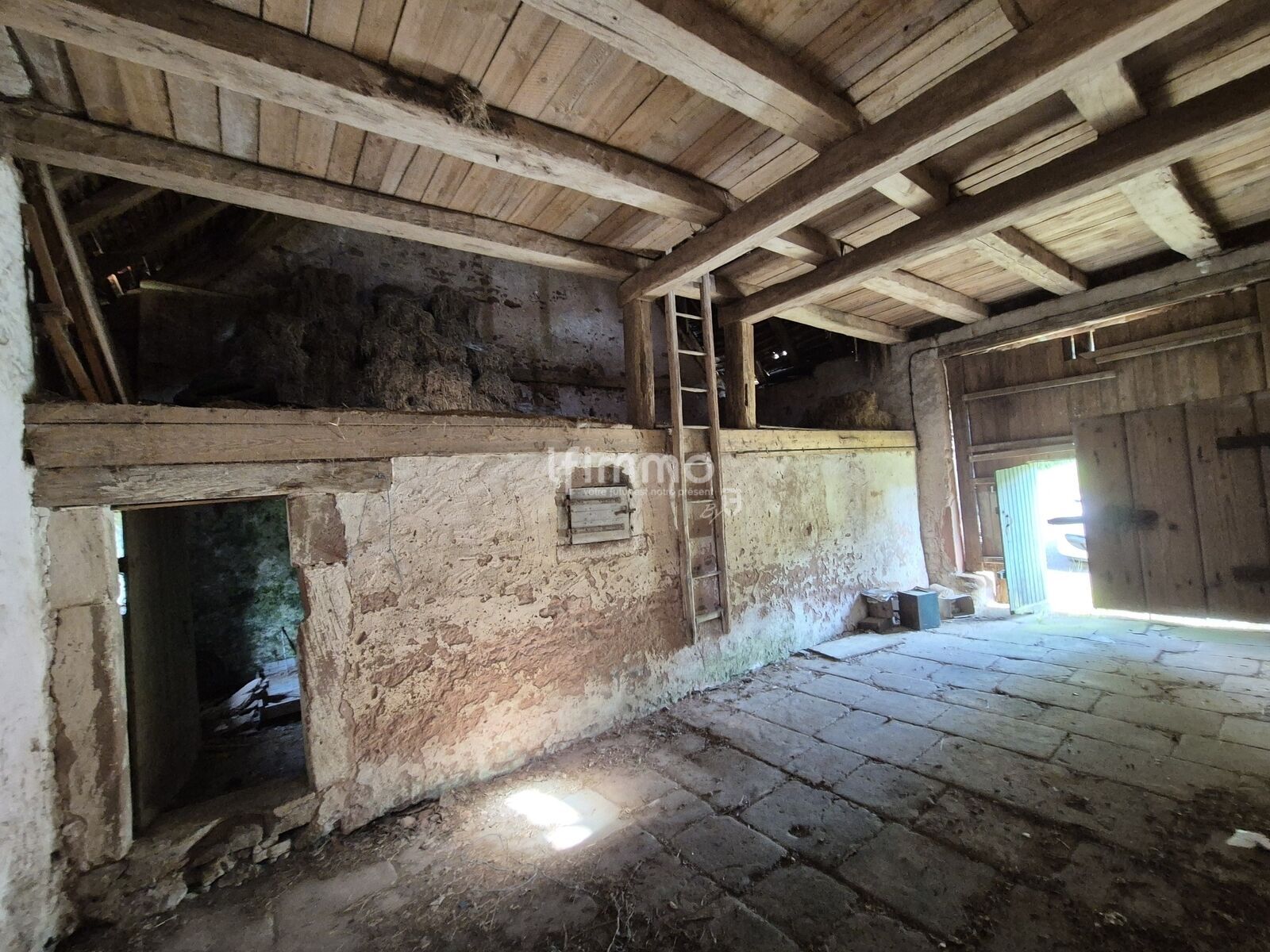 Maison forestière d'environ 159 m2 habitables sous offre. - 20250611 101318