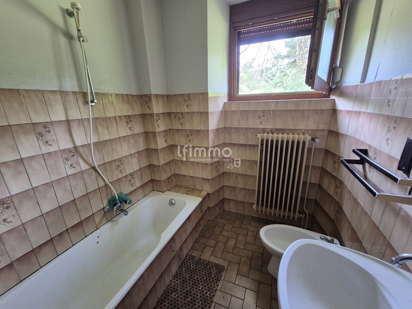 Maison forestière d'environ 159 m2 habitables sous offre. - 20250614 121715