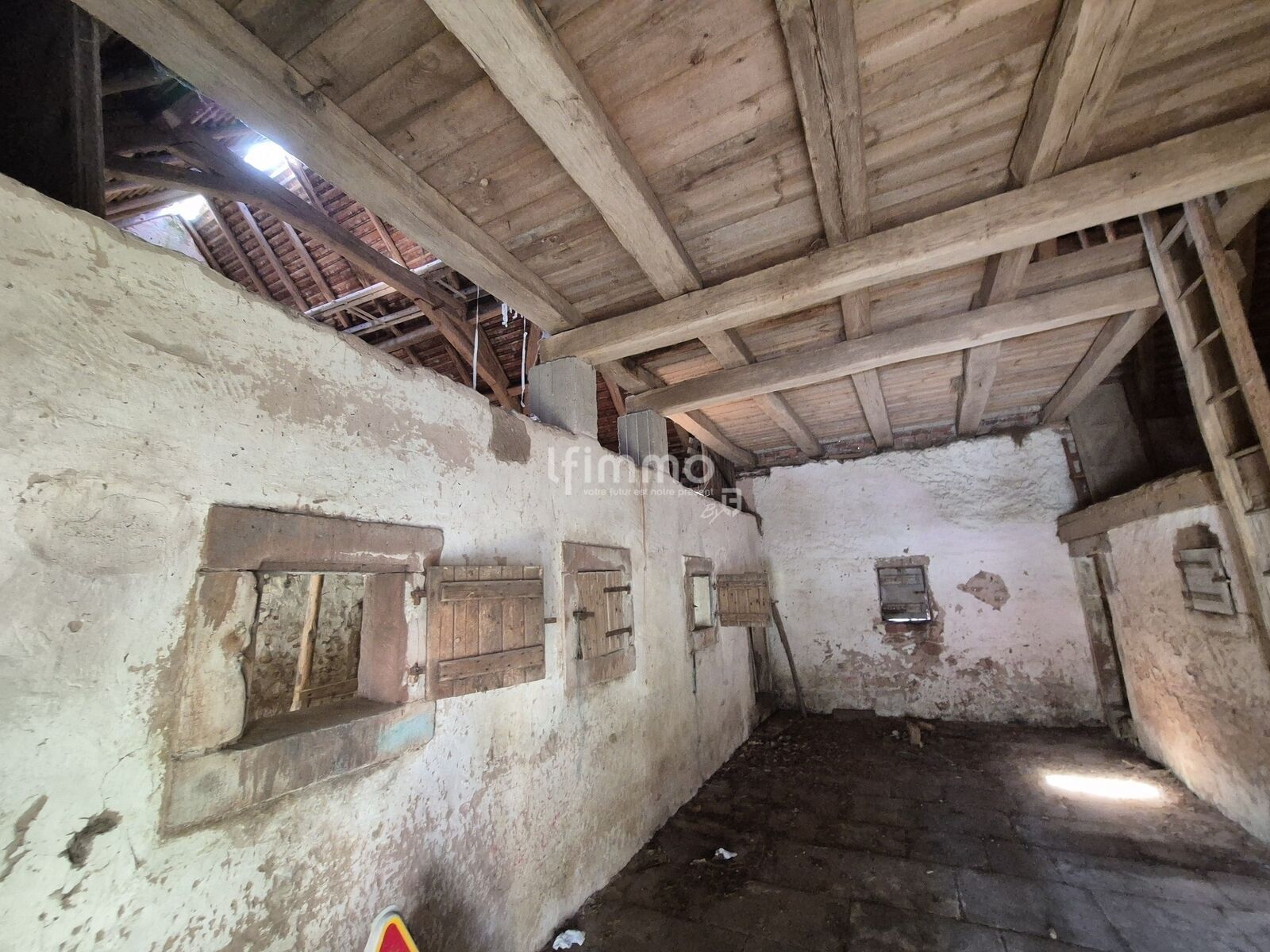 Maison forestière d'environ 159 m2 habitables sous offre. - 20250611 101151