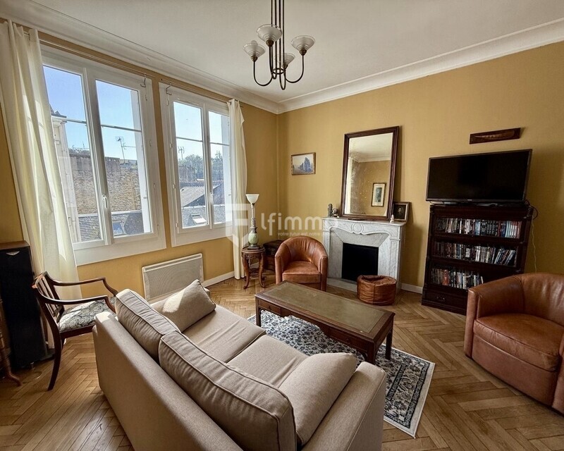 Charme et élégance pour cet appartement T3 près de la cathédrale  - C82ba0c0-a5bf-4975-819b-d7c605e8d500