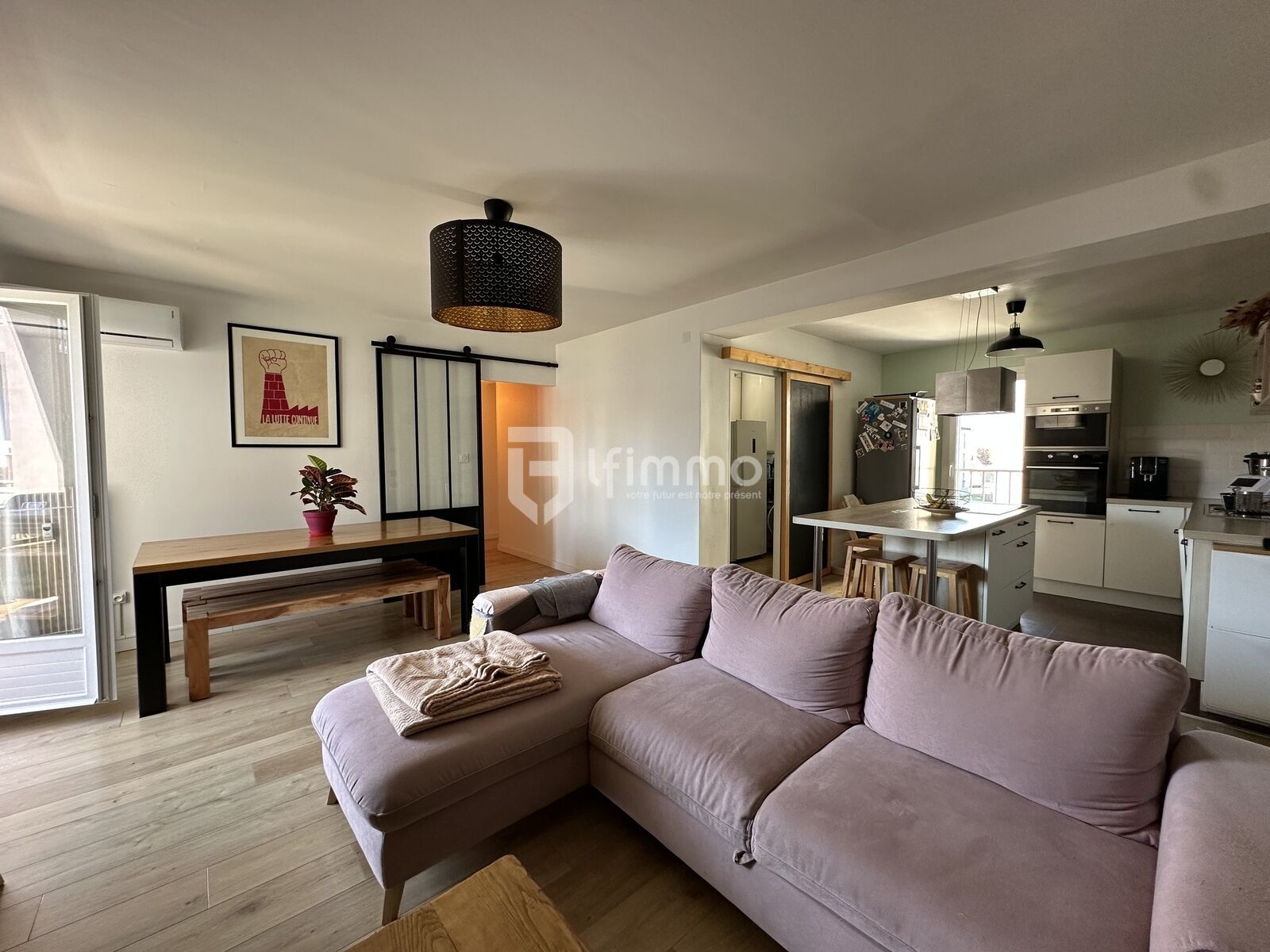 Appartement T4 rénové, dernier étage parking cave balcon - Img 8344