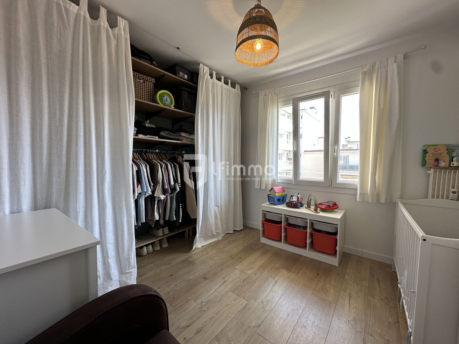 Appartement T4 rénové, dernier étage parking cave balcon - Img 8284