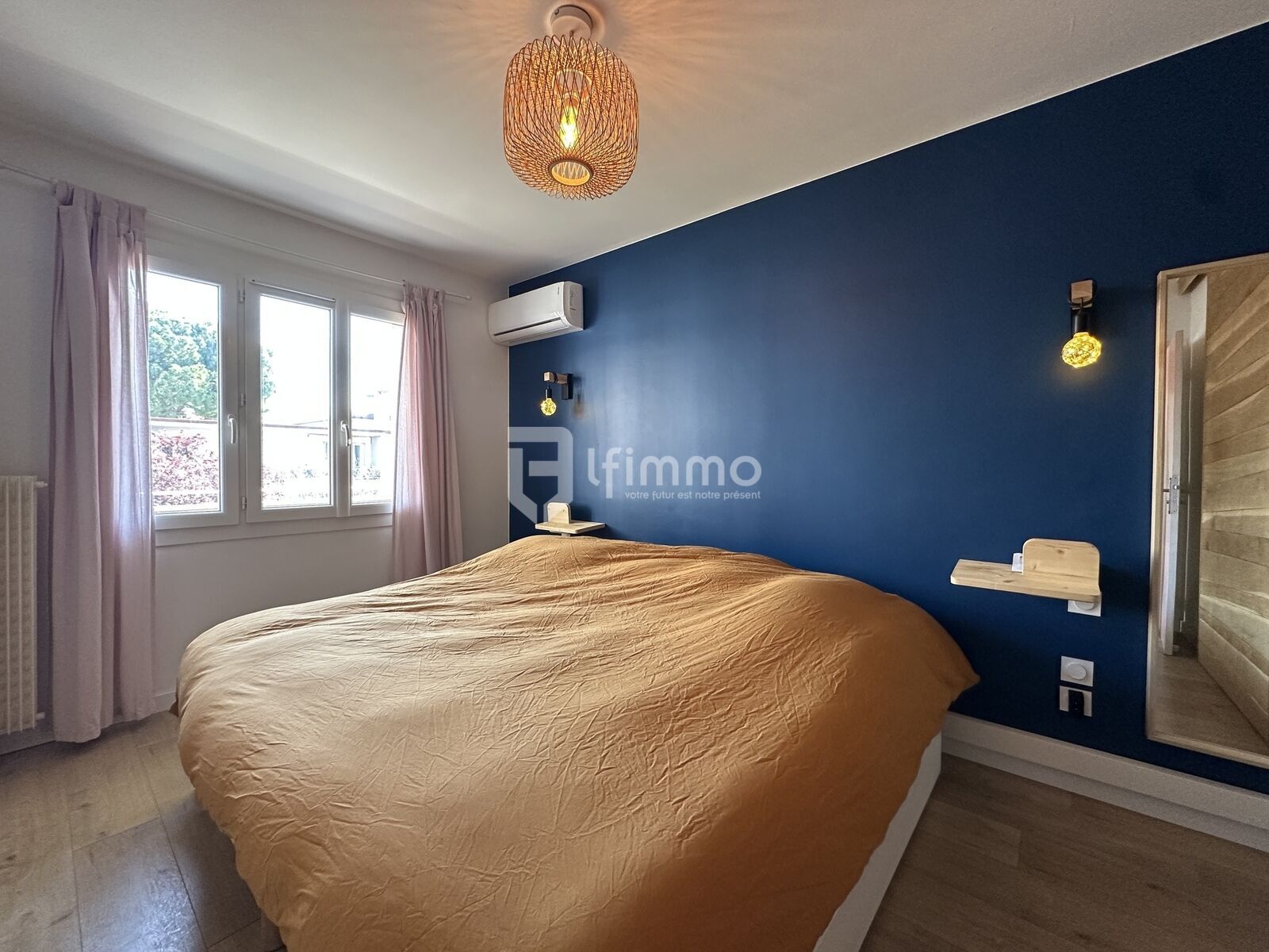 Appartement T4 rénové, dernier étage parking cave balcon - Img 8285