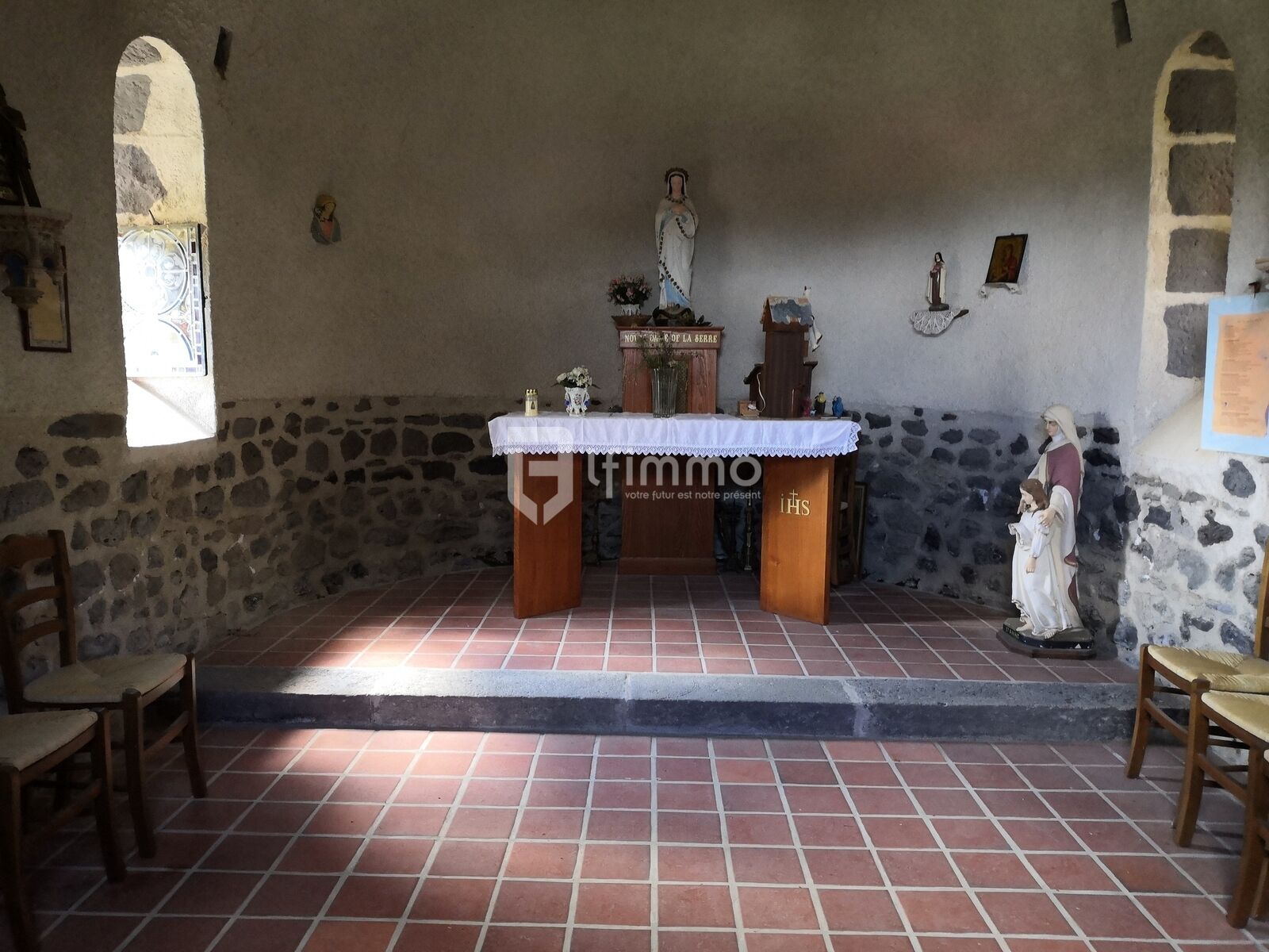 Propriété de plaisance proche lac Aydat - La petite chapelle qui veille sur le village...