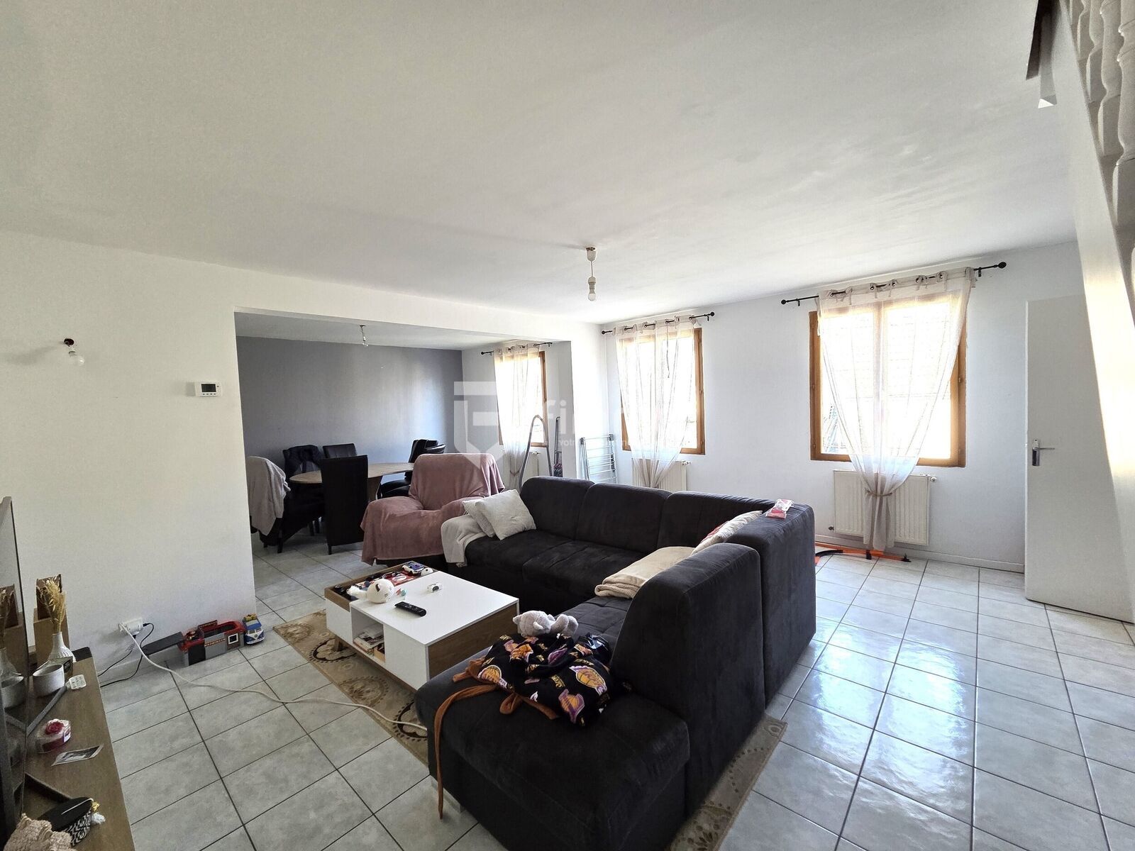 Maison d'habitation avec grande dépendance proche du centre ville! - Salon salle