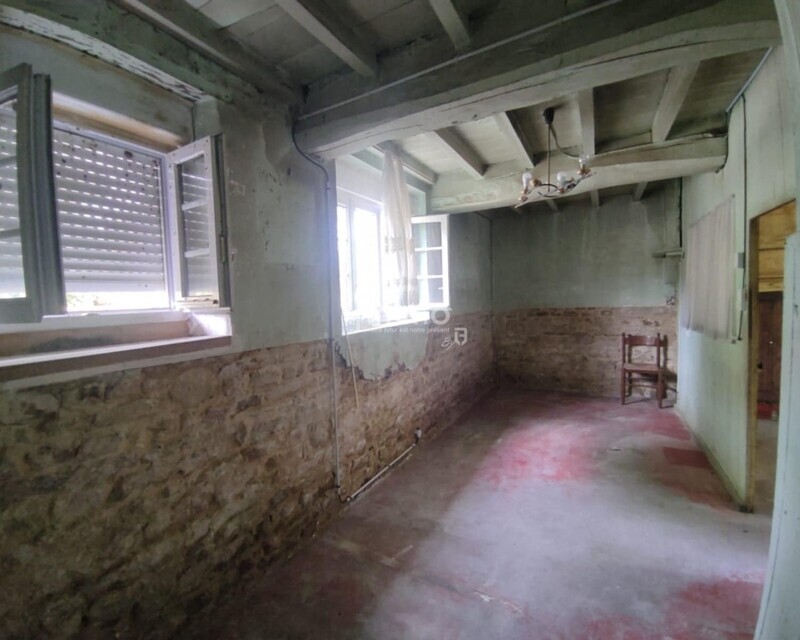 Maison à rénover avec un beau potentiel - 36cb86a5-b41e-4a40-aa73-e2d0c62c1f58  1 