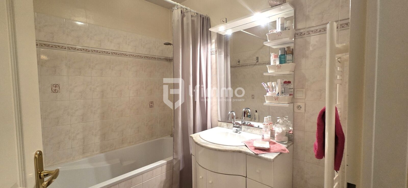 Bel appartement en centre ville avec terrasse, balcon et jardin! - Sdb