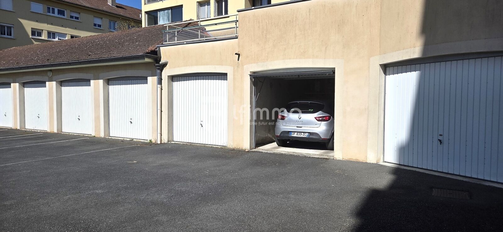 Bel appartement en centre ville avec terrasse, balcon et jardin! - Garage