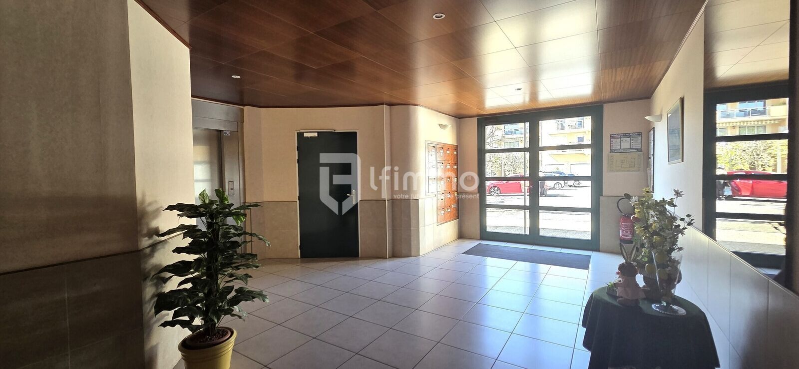 Bel appartement en centre ville avec terrasse, balcon et jardin! - Hall 1