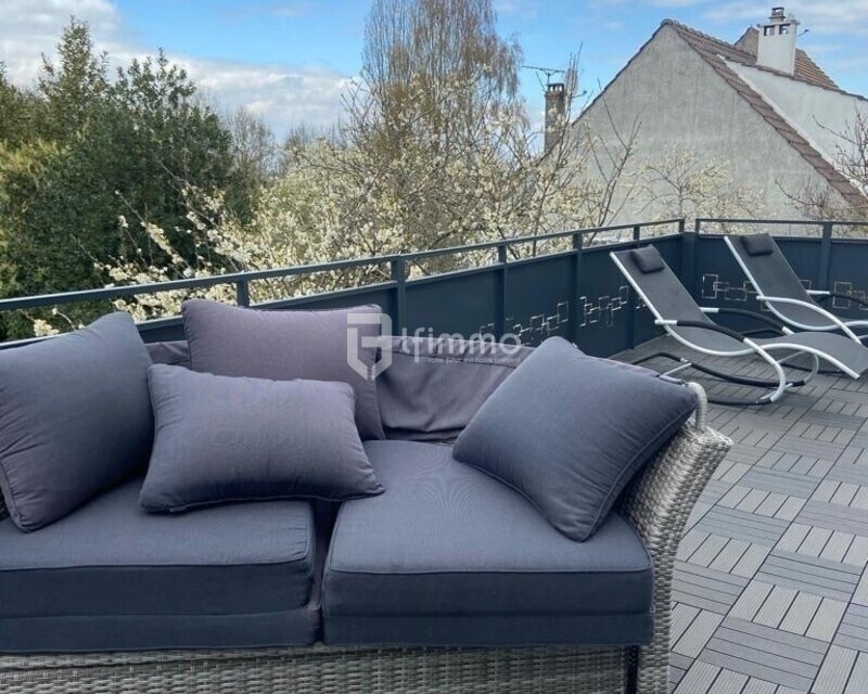 maison de ville atypique de 223m² sur un terrain de 500m² à vendre - Terrasse 1 er étage