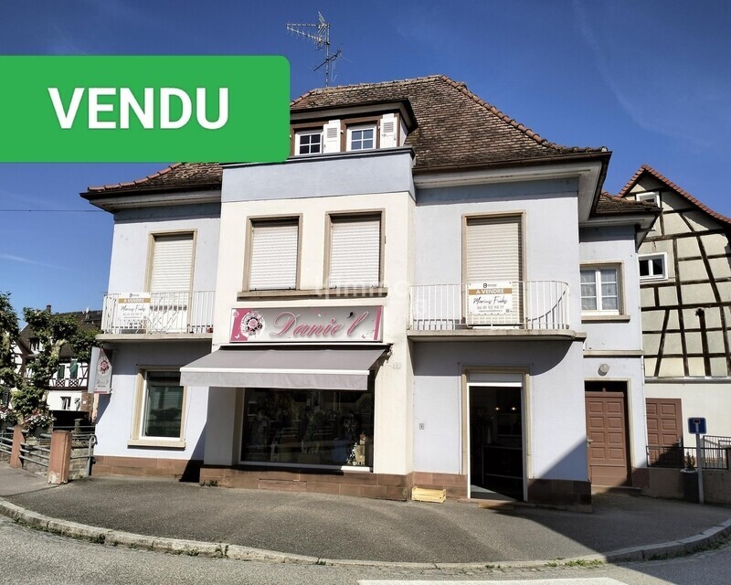 Immeuble avec un local commercial et deux logements - Vendu