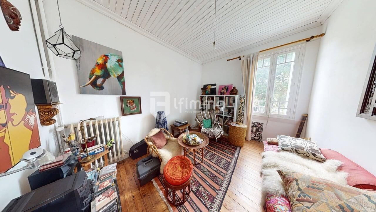 Maison de famille  - Une-maison-de-famille-au-charme-dantan-04172025 002006