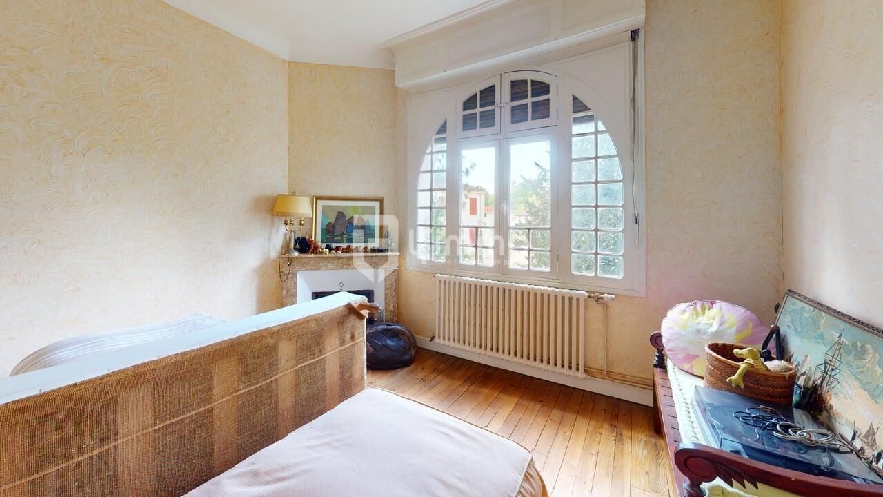 Maison de famille  - Une-maison-de-famille-au-charme-dantan-bedroom 7