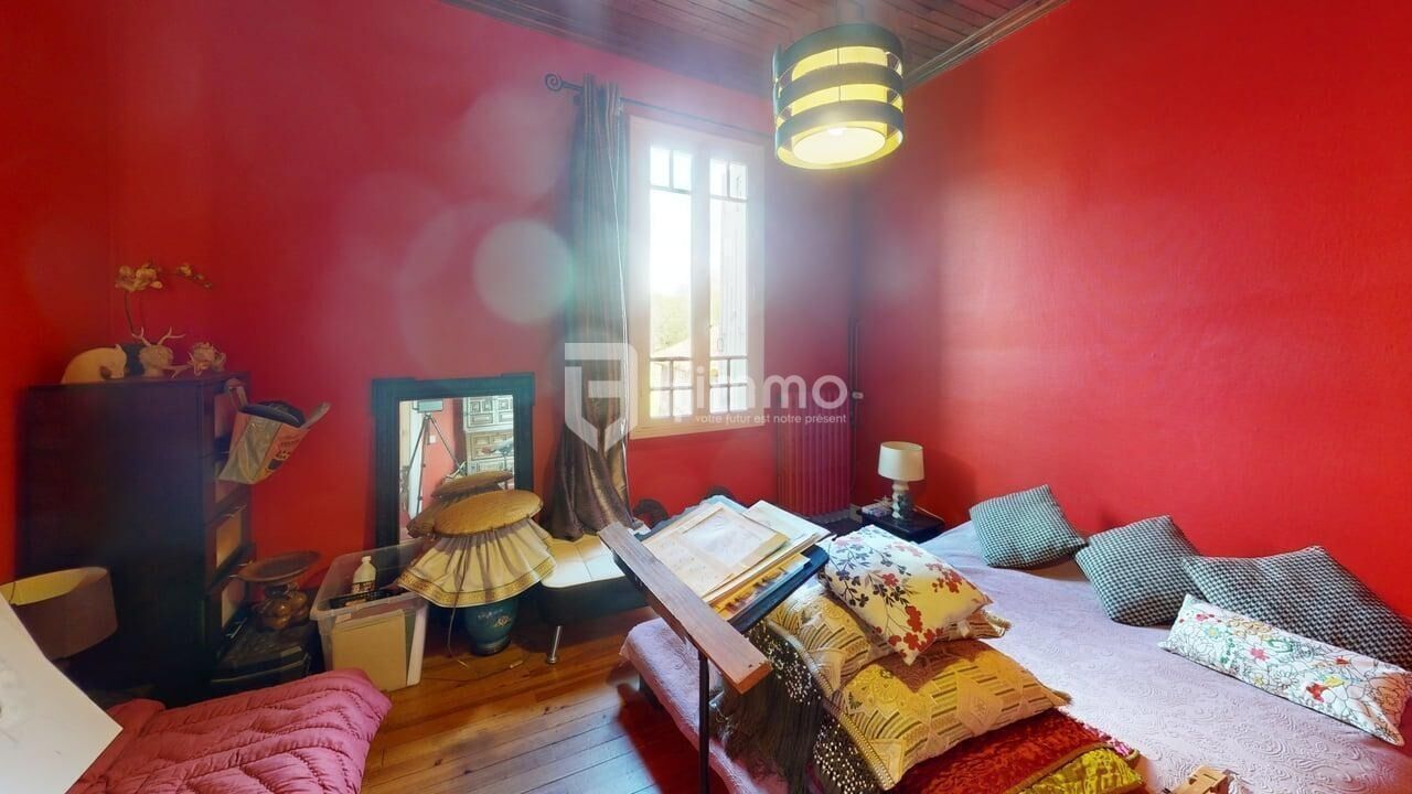 Maison de famille  - Une-maison-de-famille-au-charme-dantan-bedroom 1