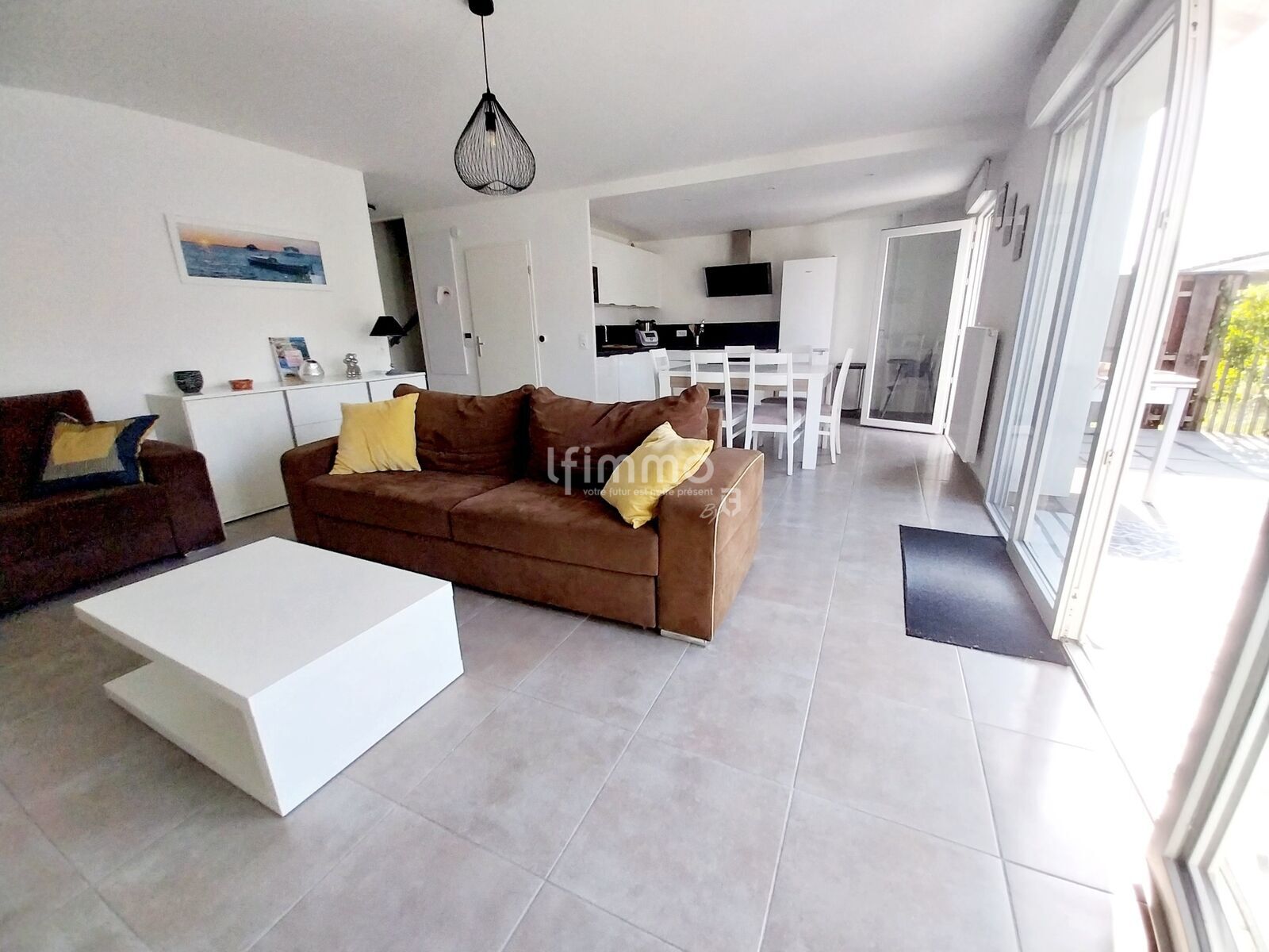 Maison 4 pièces 97 m2 jardin box et place de parking - Sejour